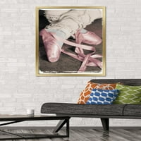Нозете на девојката Во Розови Балетски Влечки Ѕид Постер, 22.375 34